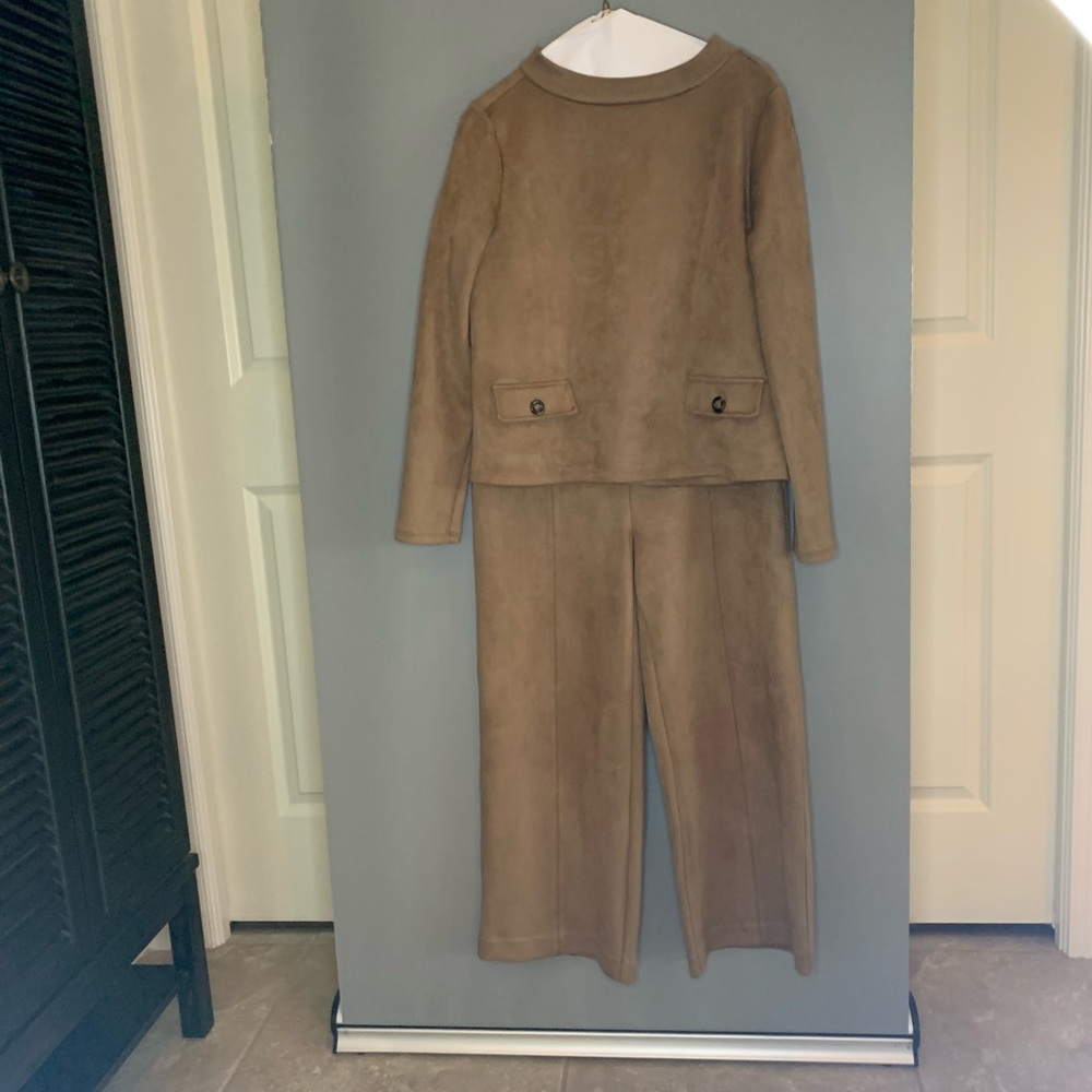 Ann Taylor BrownTwo-Piece Set